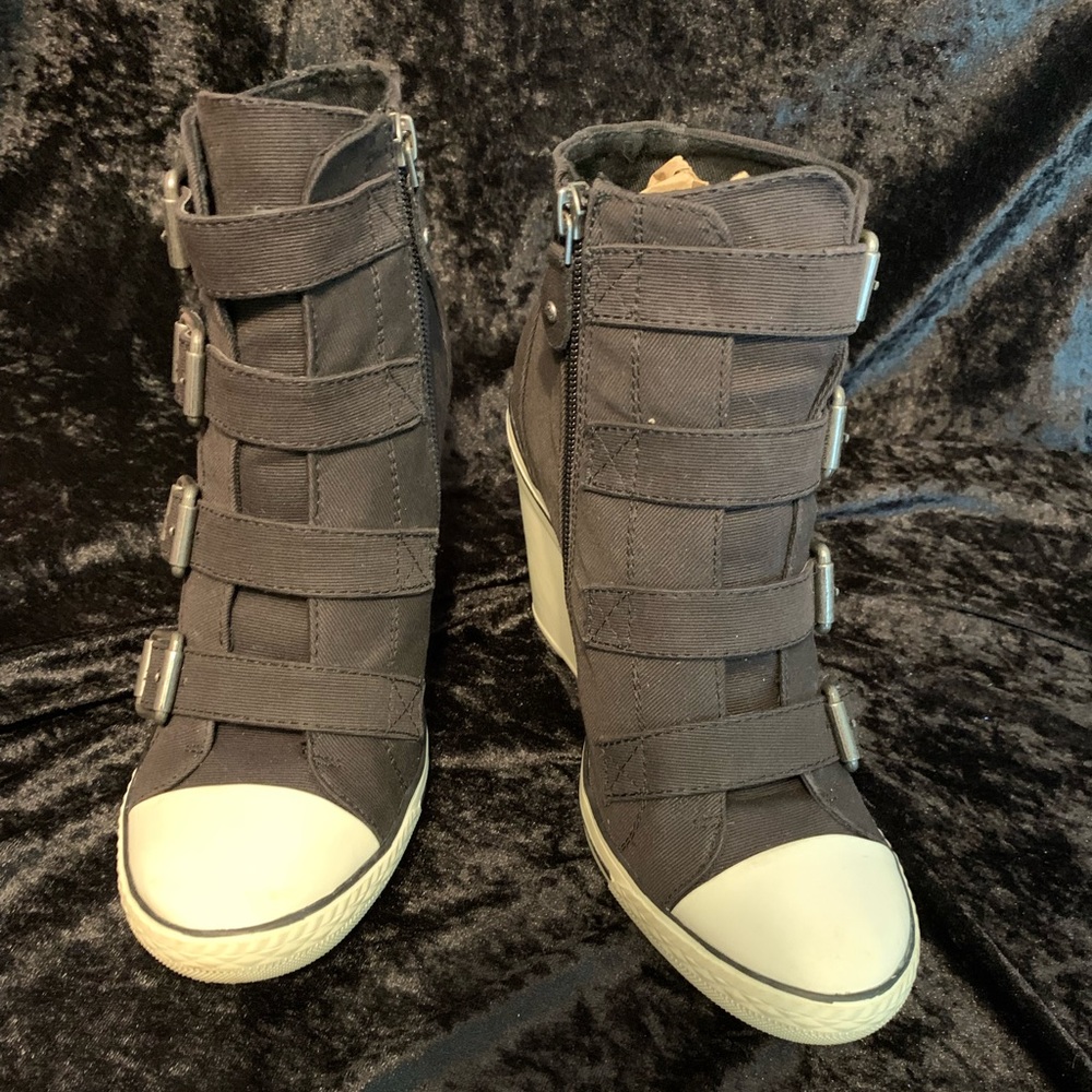 Simply Vera Wedge Sneaker Shoe
